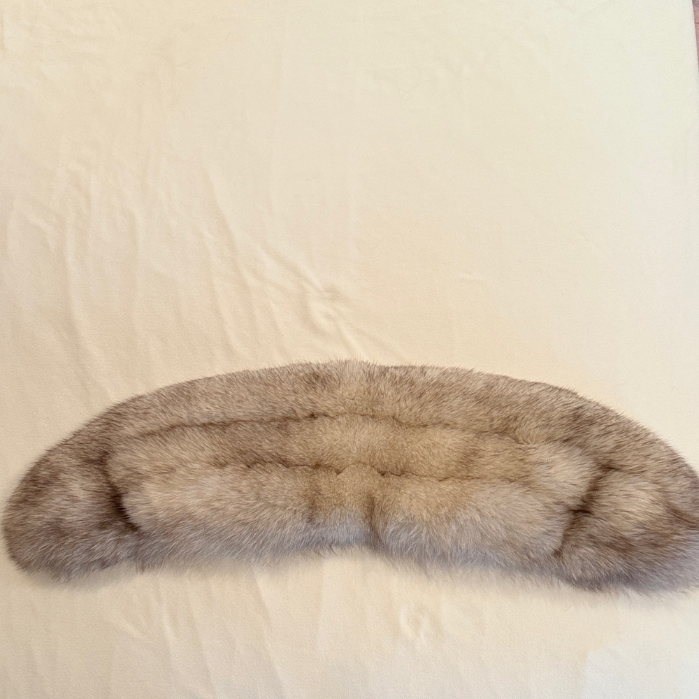 Elegant Tan Fur Collar